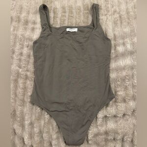 ARITIZA BABATON CONTOUR SQUARENECK BODYSUIT